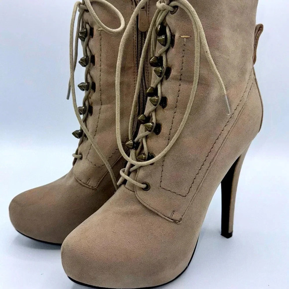 Women’s Bakers 5”Heel Boot size 7.5 Tan Suede - Picture 1 of 11